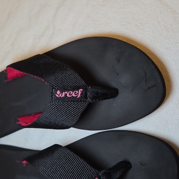 Reef Flip Flop Sandals Size 6 Pink and Black - Picture 2 of 8